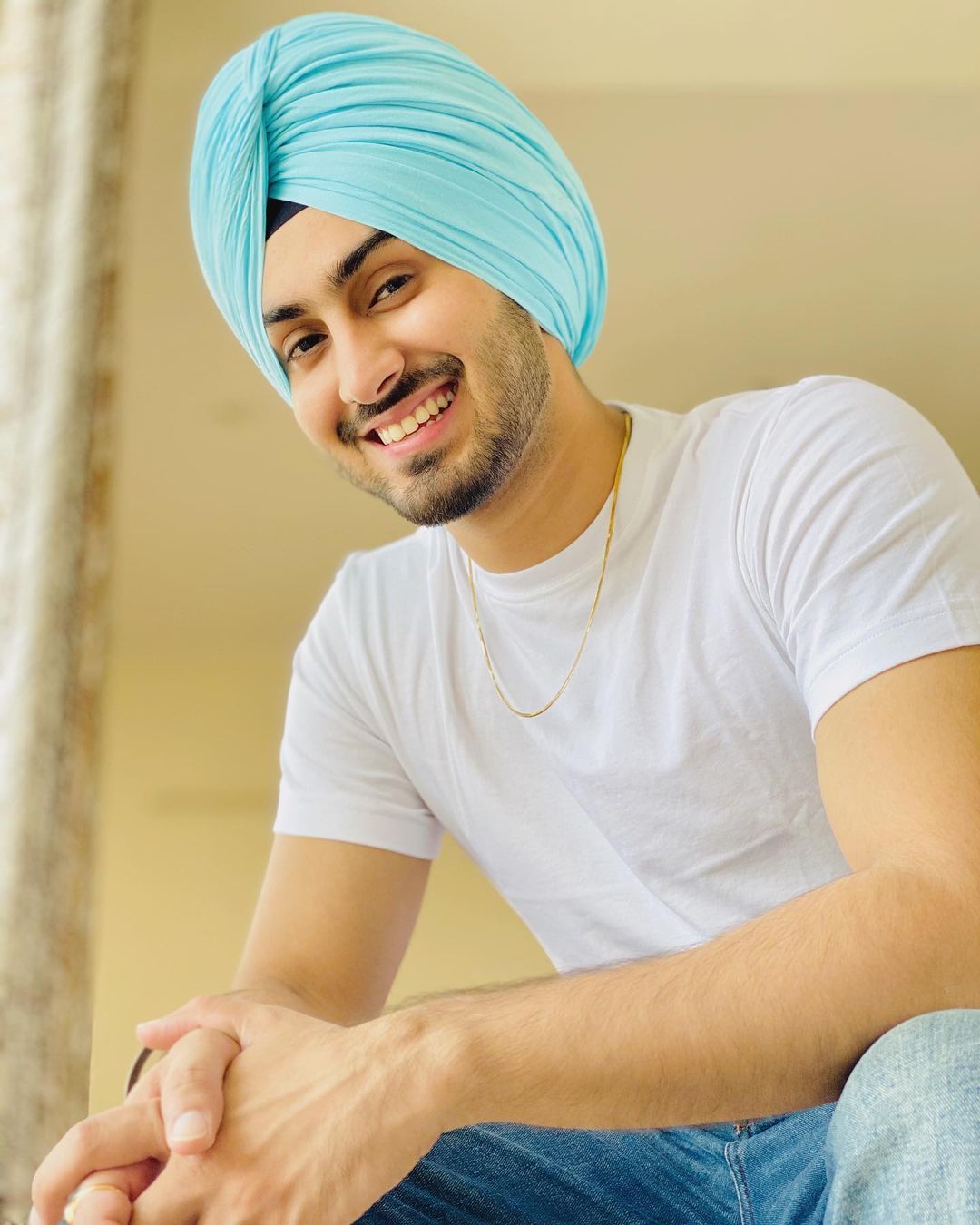 Rohanpreet Singh Wiki - Age, Height, Songs, Net worth, Family, Affairs